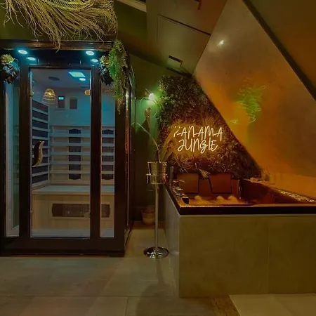 Welcome To Panama Jungle/jacuzzi