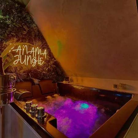 Welcome To Panama Jungle/jacuzzi