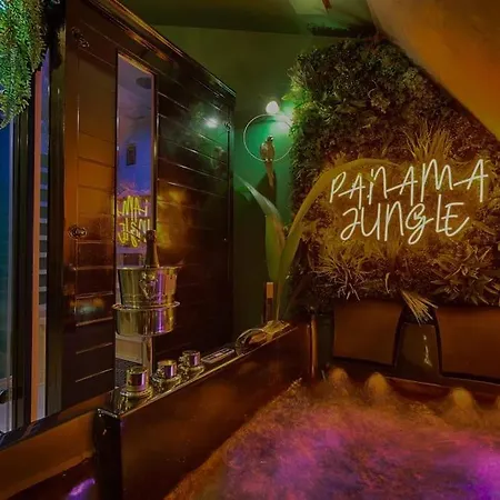 Welcome To Panama Jungle/jacuzzi Apartment