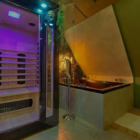 Welcome To Panama Jungle/jacuzzi Apartment